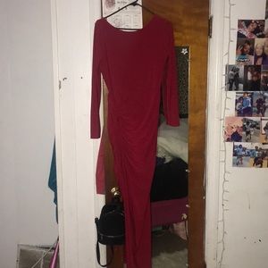 I am sell a red fashion nova dress
